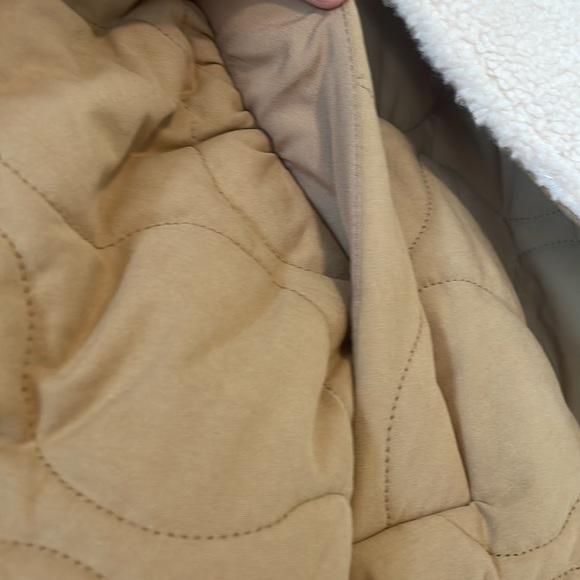 NWOT Astr The Label NADINE QUILTED FAUX SHEARLING JACKET KHAKI - Picture 6 of 10